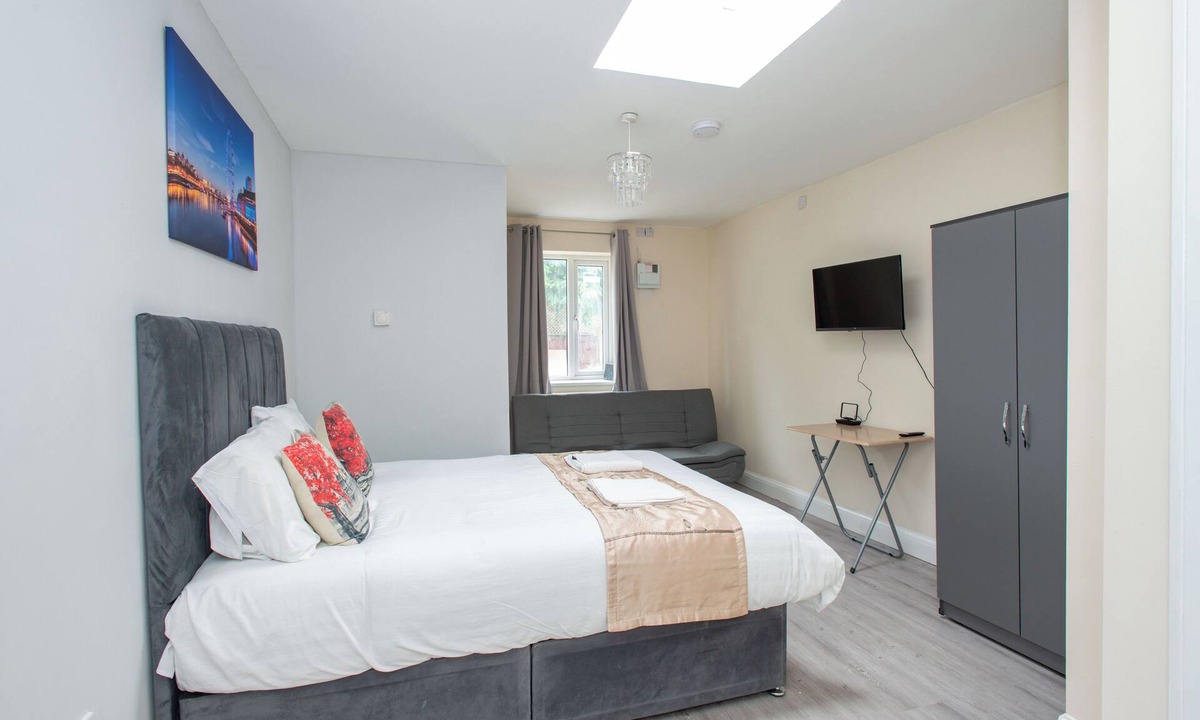 London Borough of Bromley Apartment | *New Studio* Zone 6 Cheslfield 2