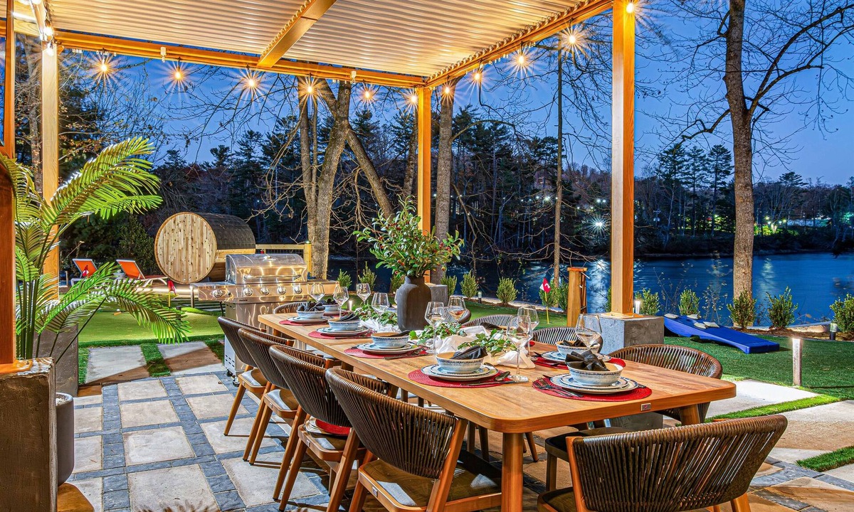 Skyland House | *New* | Stunning 5BR w/Hot Tub, Sauna, Firepit & Theater | 20 Mins to Asheville
