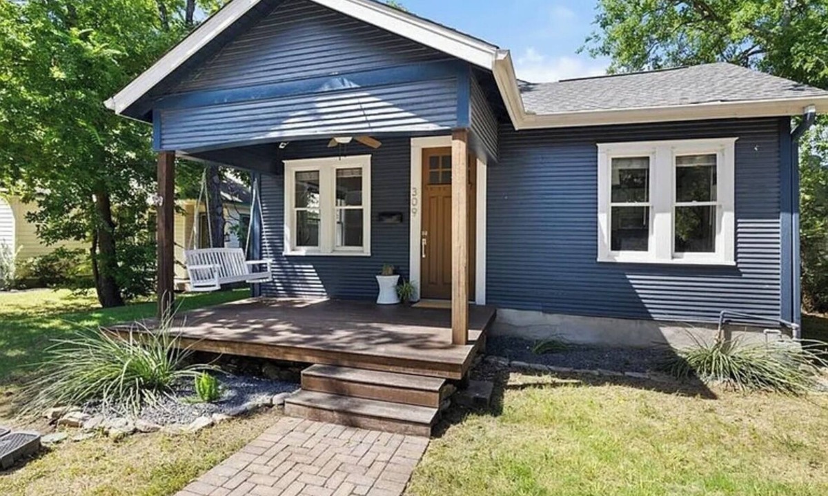 North University House | NEW Style & Comfort - 2 miles to downtown, 5 blocks to cute cafes, bars