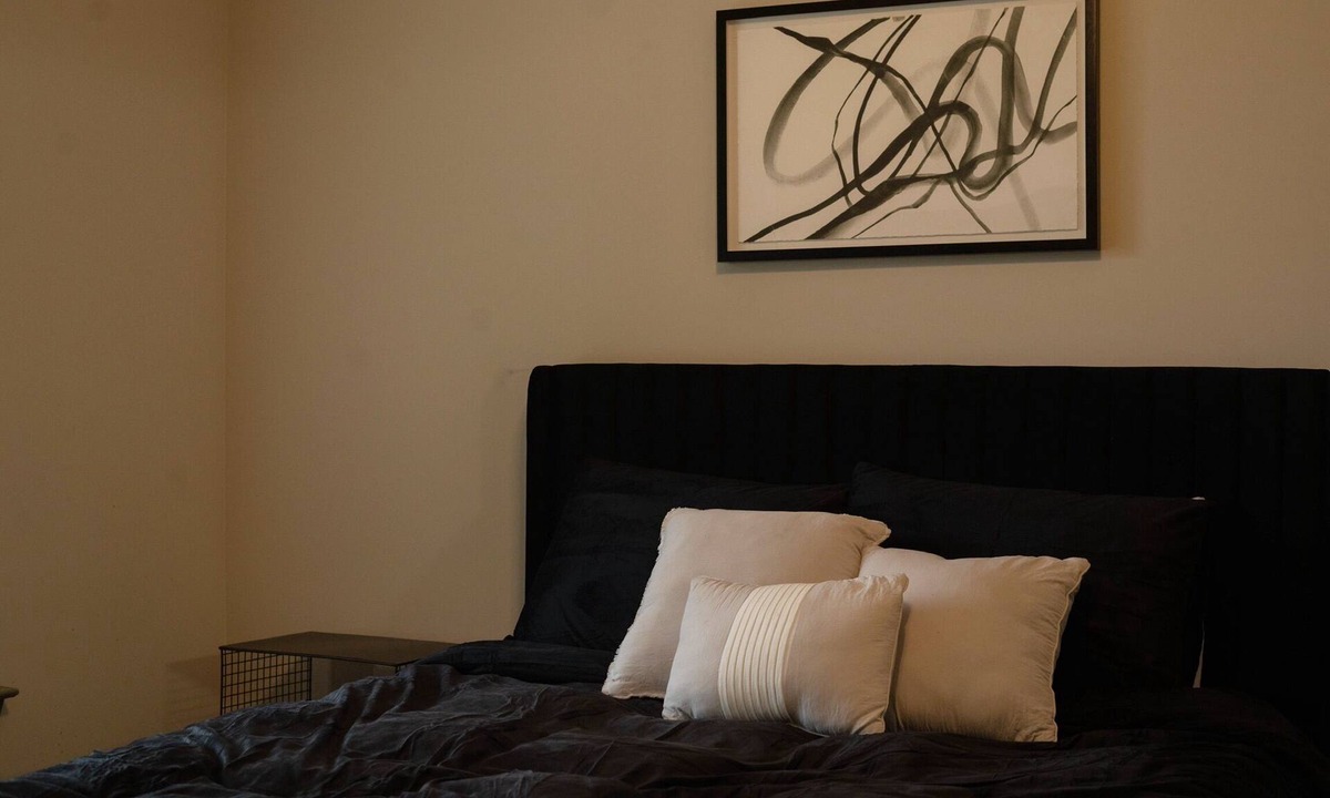Westside Apartment | NEW Stylish Stay for Two