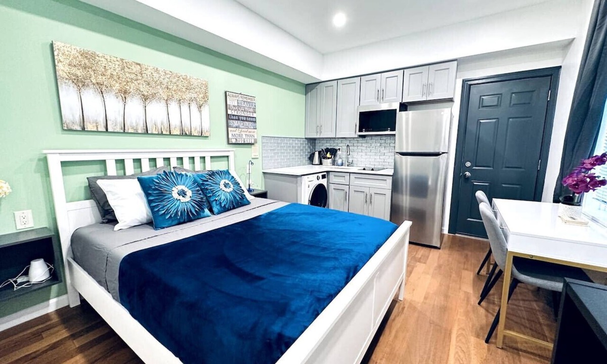 Graduate Hospital Apartment | New! Suite close by Rittenhouse Square