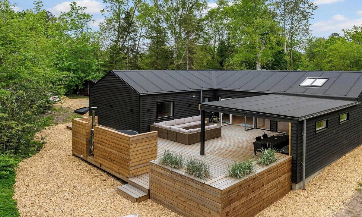 Nykobing Sjaelland House | New summer house near beach and forest by Rørvig