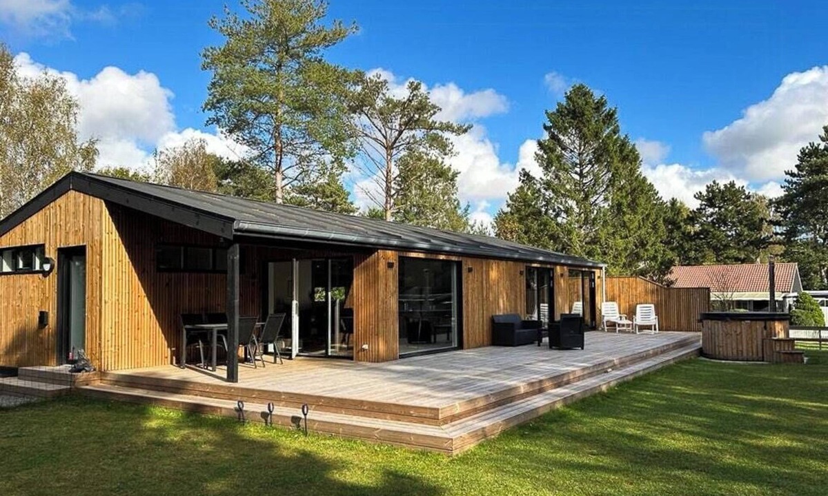 Fuglslev House | New summer house in Fuglslev with wilderness bath
