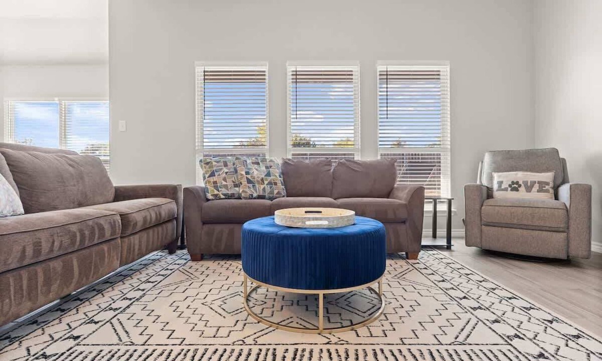 Temple House | New* Temple 6 Bd Home, Safe Neighborhood, 5 Mi to BS&W & UMHB! Insurance Housing