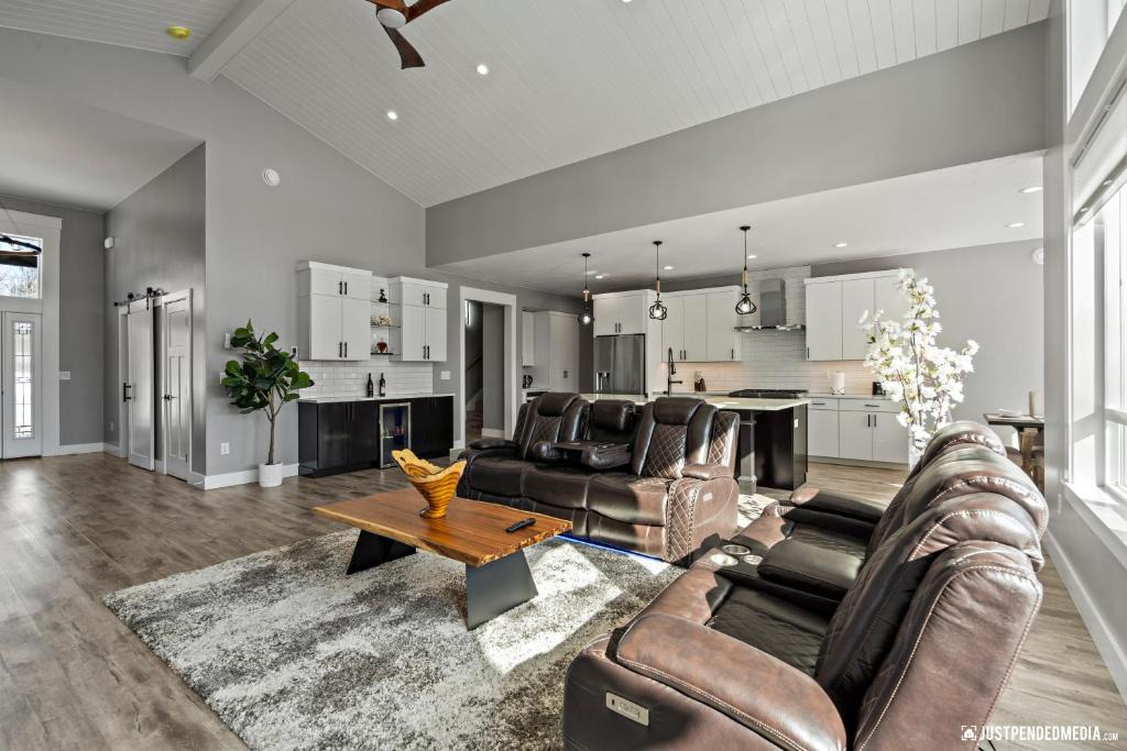 Fishhook House | *NEW!* The Deluxe Stay