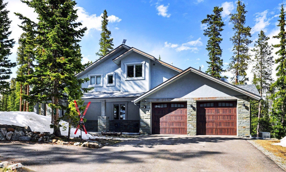 Quandary Village House | NEW The Hamilton Chalet: Private Hot Tub, Seclusion, & Incredible Mtn Views!