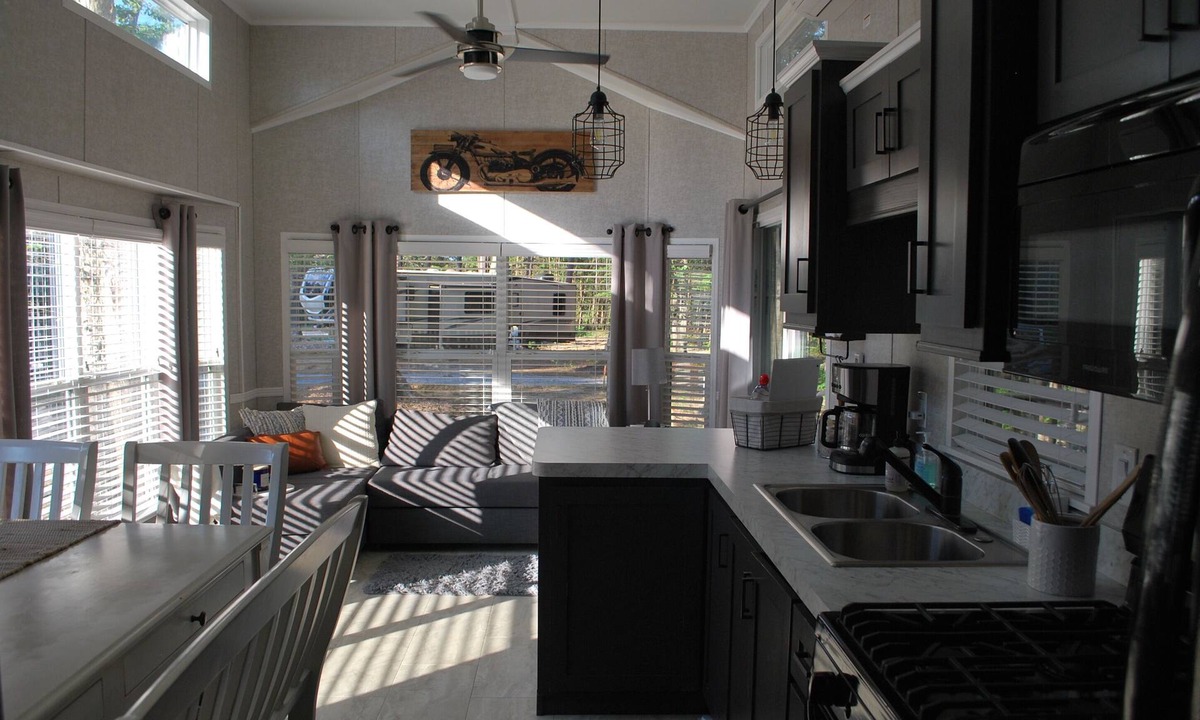 Keeling House | New Tiny Home 4 miles to VIR & close to Hyco Lake