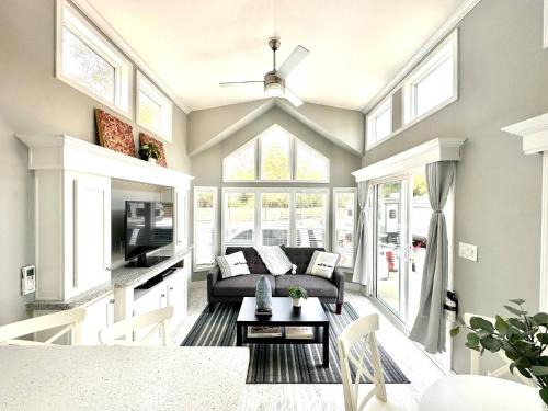 Key Largo House | New Tiny Home- Paddle Boards, Kayaks, Pool, Marina