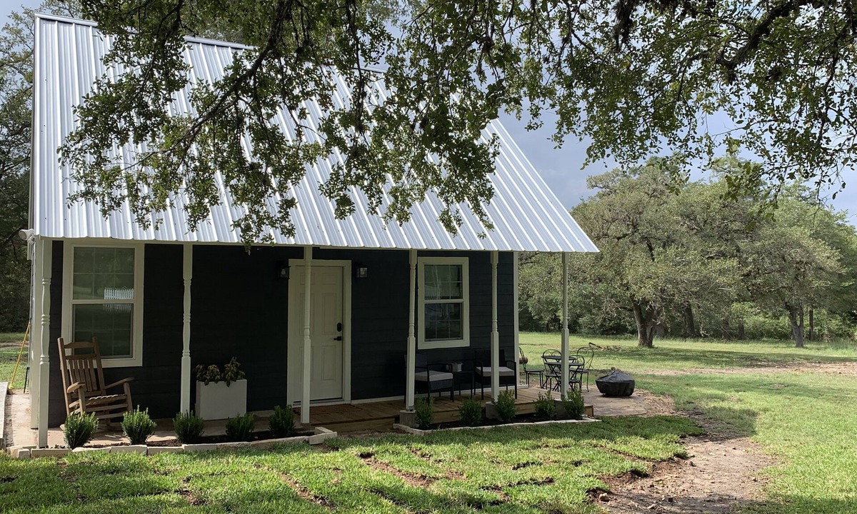 Round Top Cottage | NEW TO VRBO - Perfect Location - Gray Moss Farm Cottage