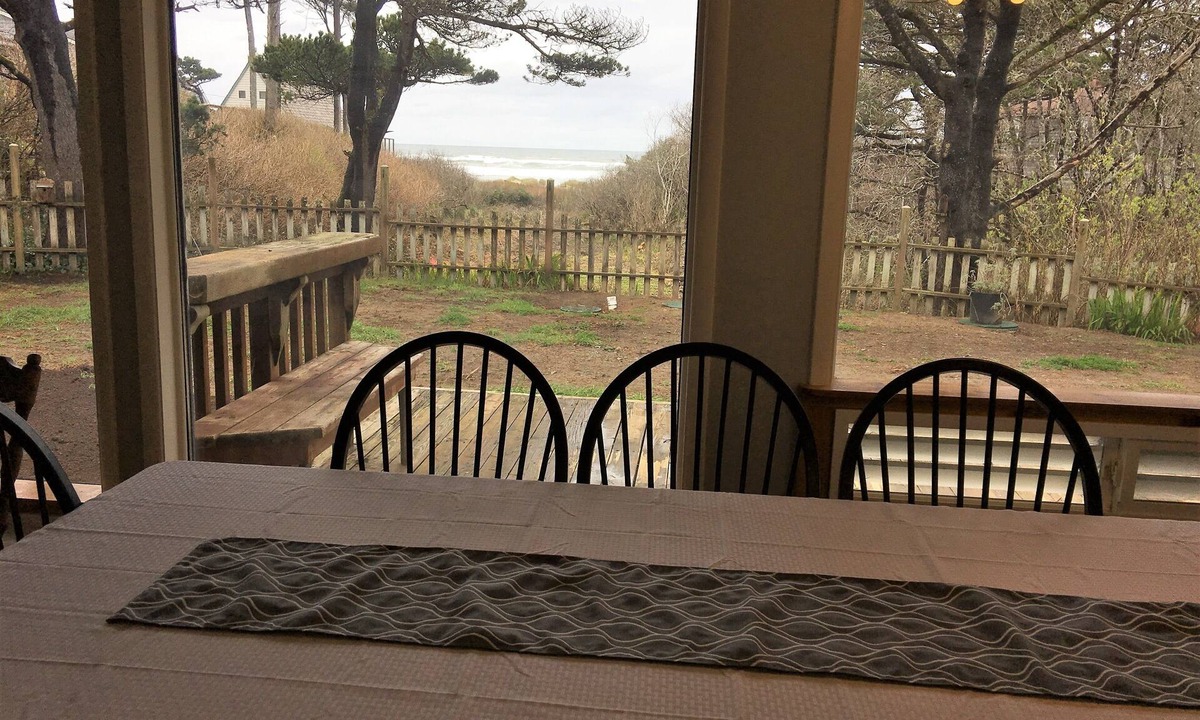 Waldport House | NEW! Tranquil Oceanfront Gem with Hot-tub 3 BDRM + Den, 3 BATH