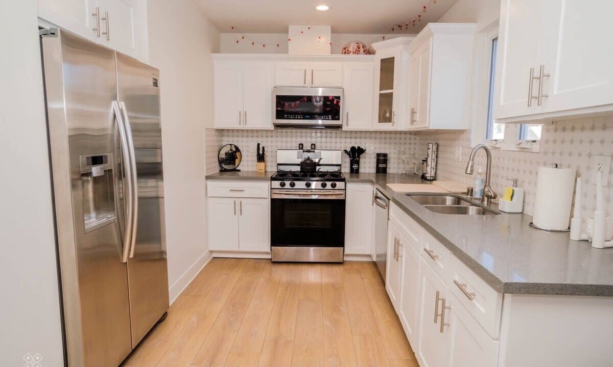 East Hollywood Apartment | New Unique 2 Bed Townhome 10 min from Universal