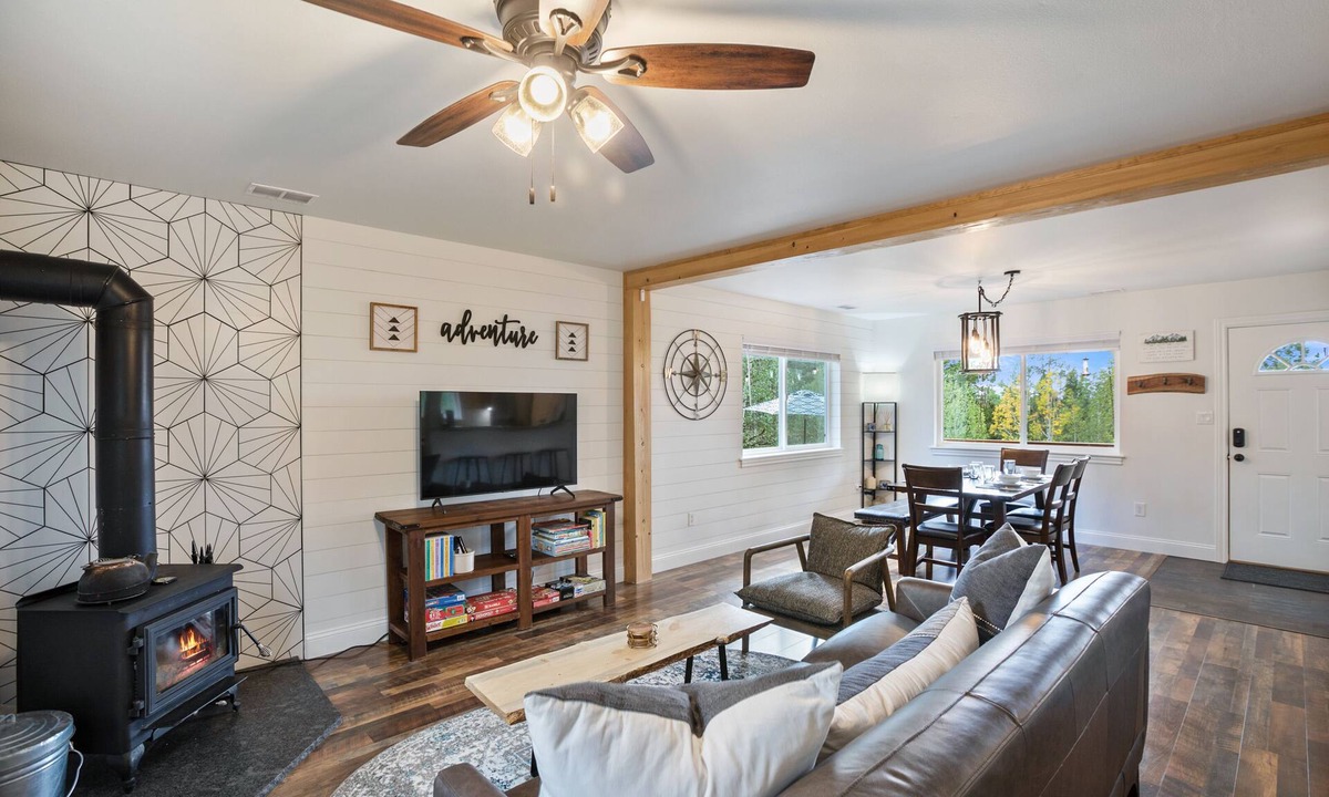Florissant Cabin | NEW Updated, SUNSETCABIN:3 bd,1.5 bth, secluded, beautiful views, deck, sleeps 6