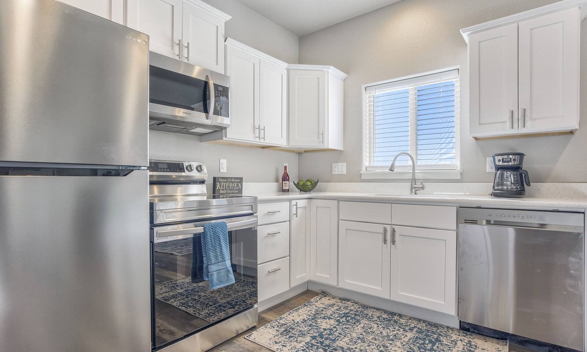 Northeast Colorado Springs Condo | New Upper Condo-Covered Deck-Pet Friendly