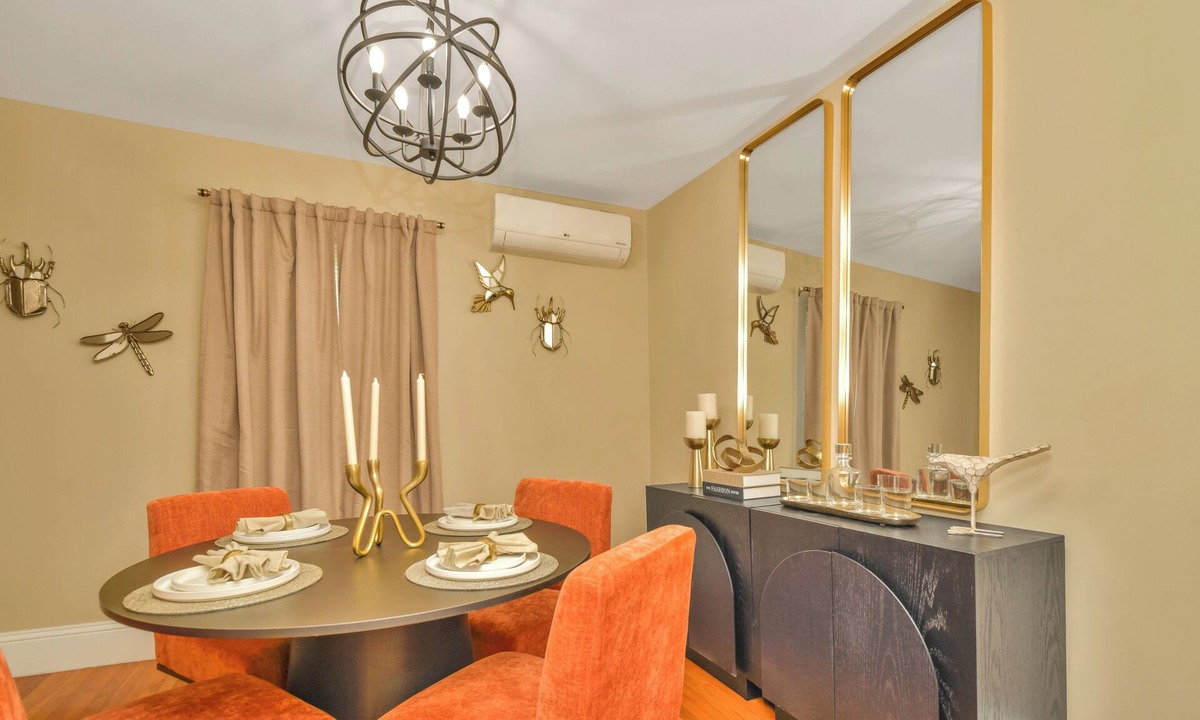 Hyde Park House | NEW! Upscale Private 3 Bed, Free Parking, W&D, Near MBTA, Backyard