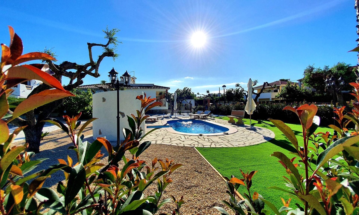 Cambrils Villa | New vacation home with private pool, 2 min walk from the beach