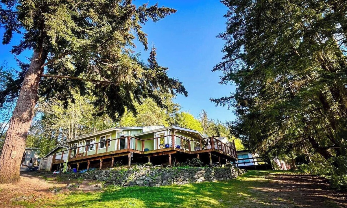 Vaughn House | NEW - Vaughn Bay Canopy Suite