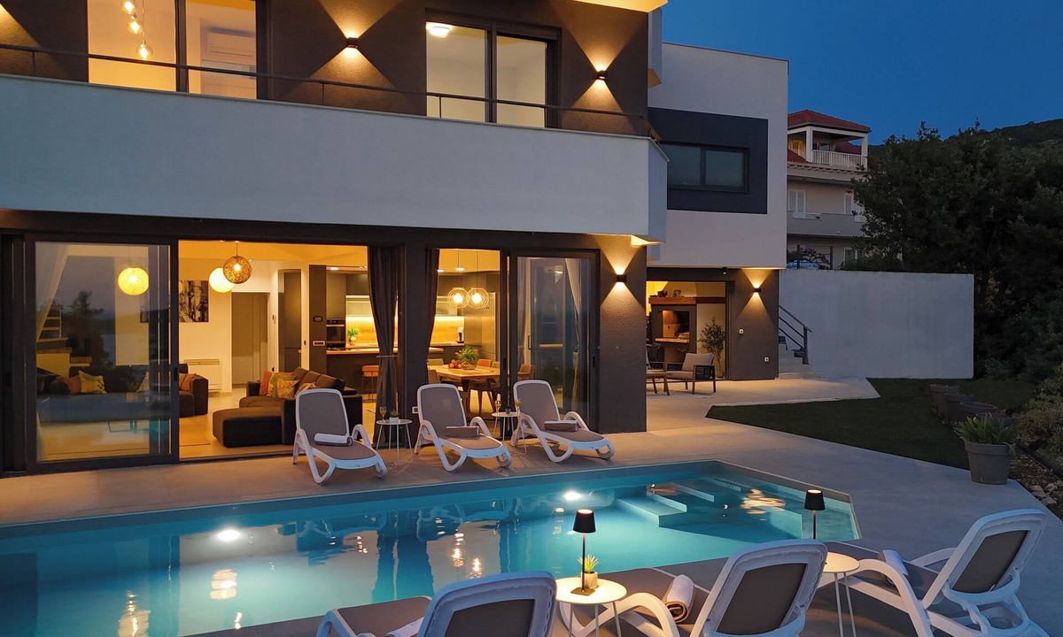 Lozica Villa | New, villa Bond Dubrovnik, beautiful sea view near beach with heated pool