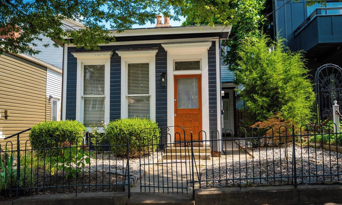 Clifton House | New! Walkable on Restaurant row! 3bd1.5ba -Hot Tub