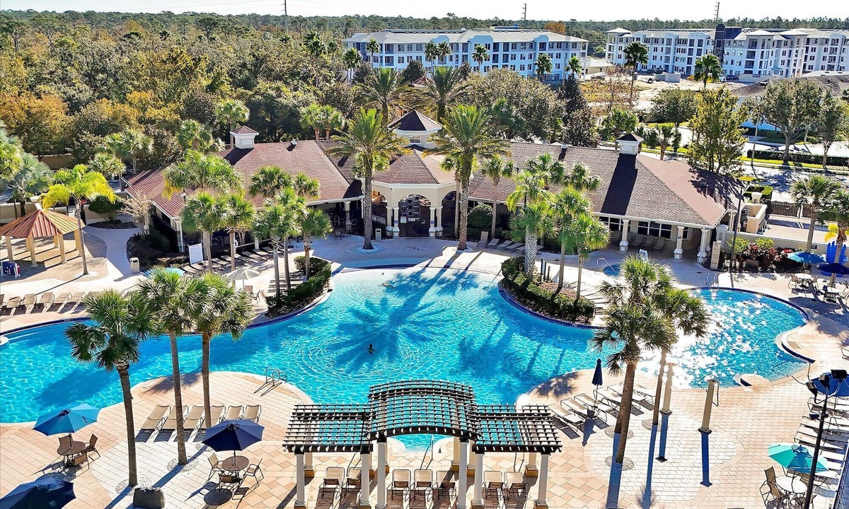 Windsor Hills Condo | New Water Park! Huge Pool, 5 Minutes to Disney World!🏝
