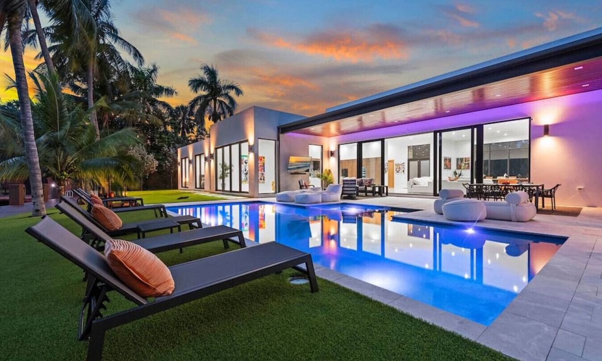 Fort Lauderdale House | NEW Waterfront Villa w/Pool/Jacuzzi/Billard
