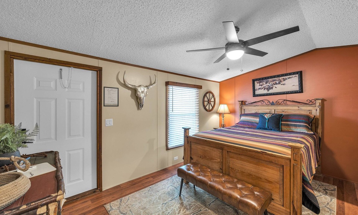 Kingston Cabin | NEW! Wild Horses (Suite 1) by The Lodges at Fossil Creek
