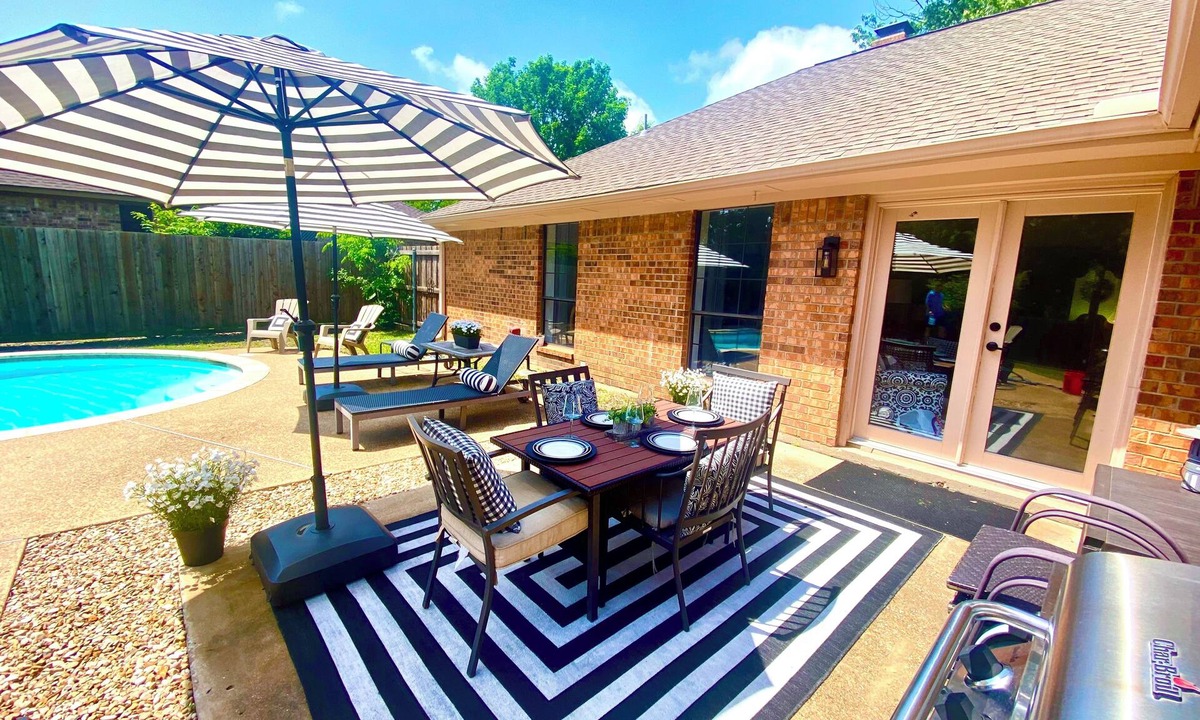 Wylie House | New Year’s Retreat. Cozy Modern Farmhouse! Close to historic downtown Wylie!