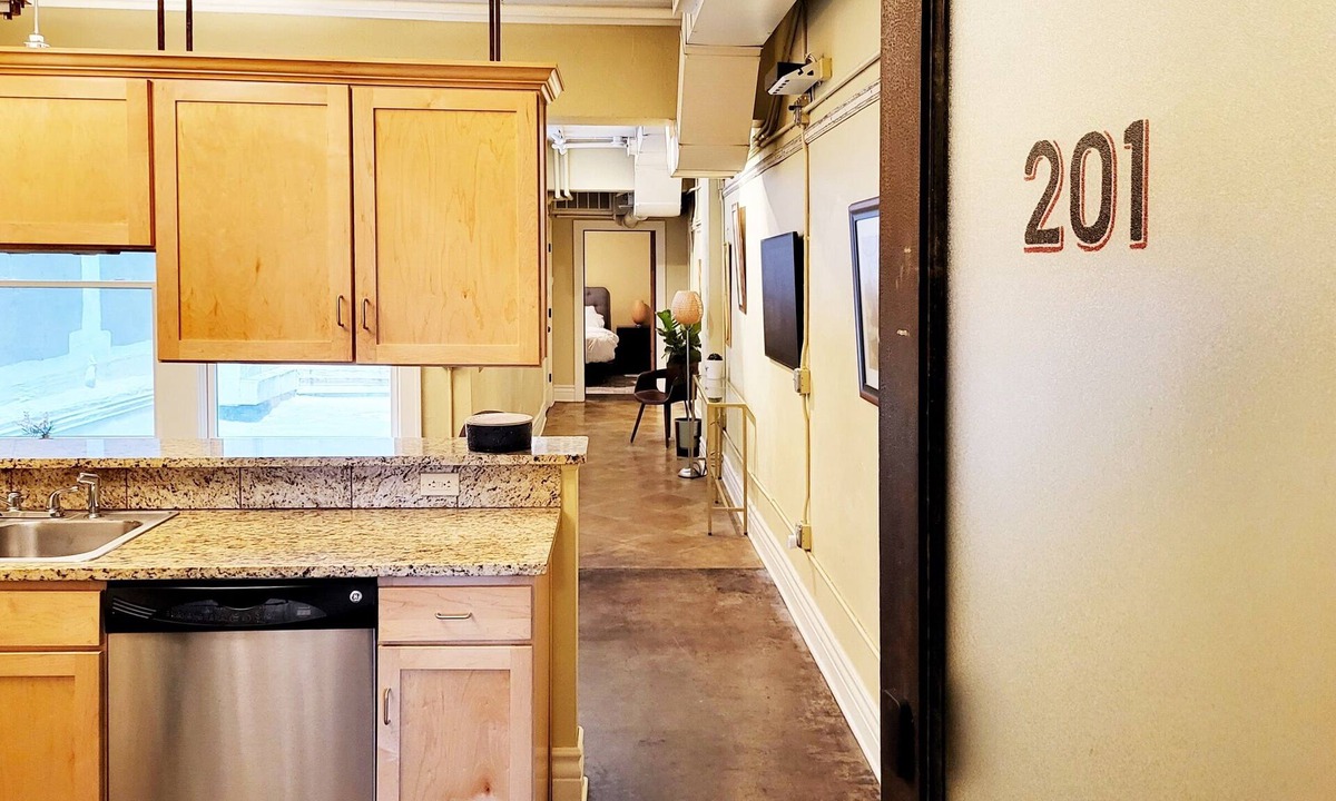 Downtown Springfield Apartment | New York Style Apartment Downtown Springfield