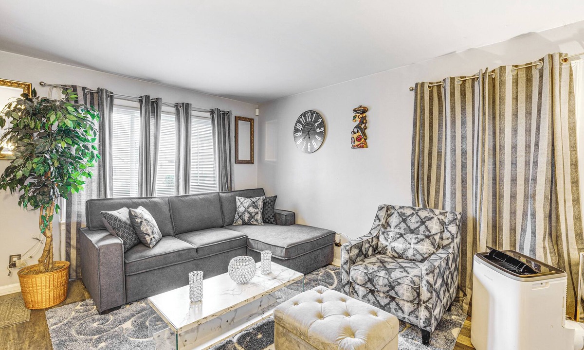 Vauxhall House | Newark Home w/Deck & Fire Pit, 16 Mi to NYC!