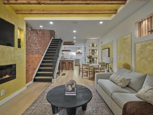 Newbold House | Newbold Modern Townhome