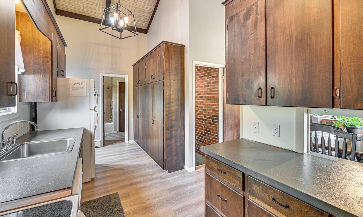 Essex County Cottage | Newcomb Retreat w/Mountain Views & Fire Pit!