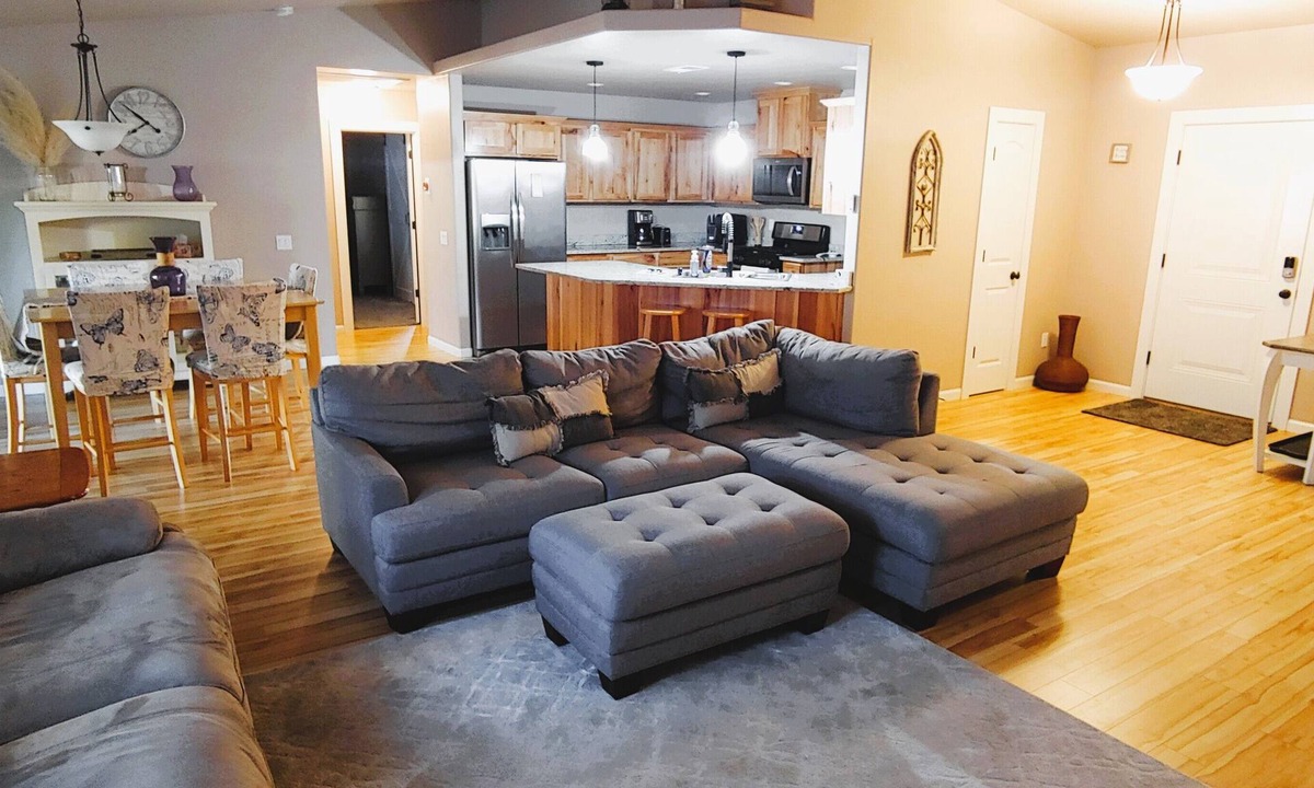 Grants Pass House | Newer Beautiful Spacious Home, 3 bed/2 bath.