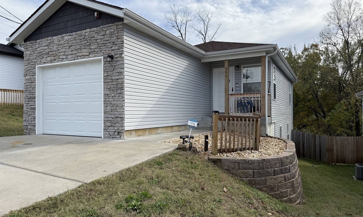 Downtown Branson House | Newer Downtown Branson Home Walk to The Landing, Scenic Railroad and Restaurants