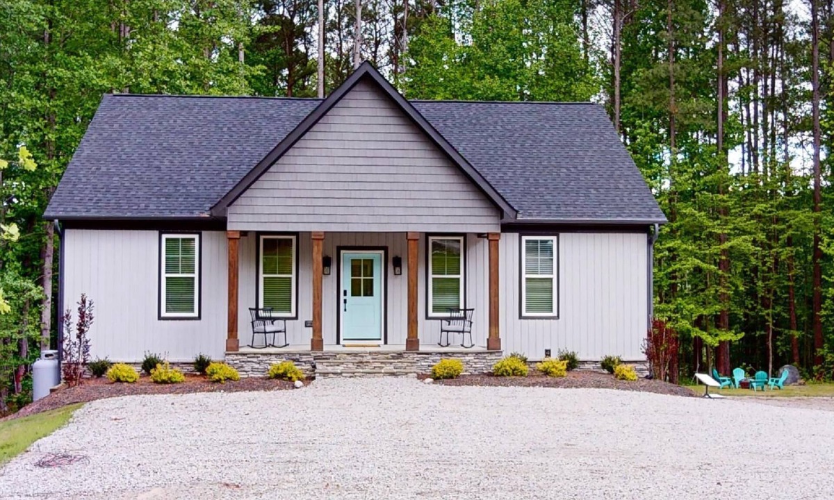 Manson House | Newer property at Kerr Lake with dock! Family-sized with game room and lg porch!