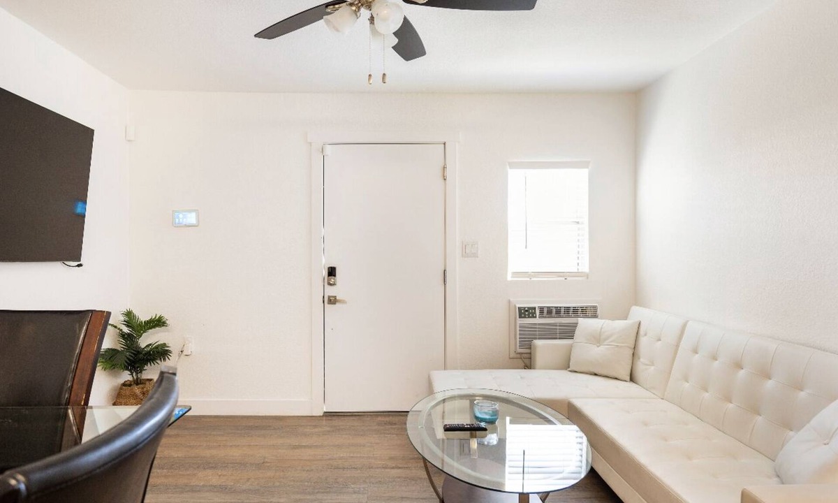 Downtown Las Vegas Apartment | Newly built 1 Bedroom - 2min drive to Fremont St
