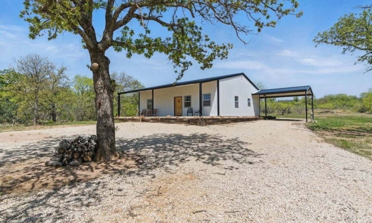 Breckenridge House | Newly built Barndo 3-bedroom 2 bath on 10 acres in Breckenridge Texas