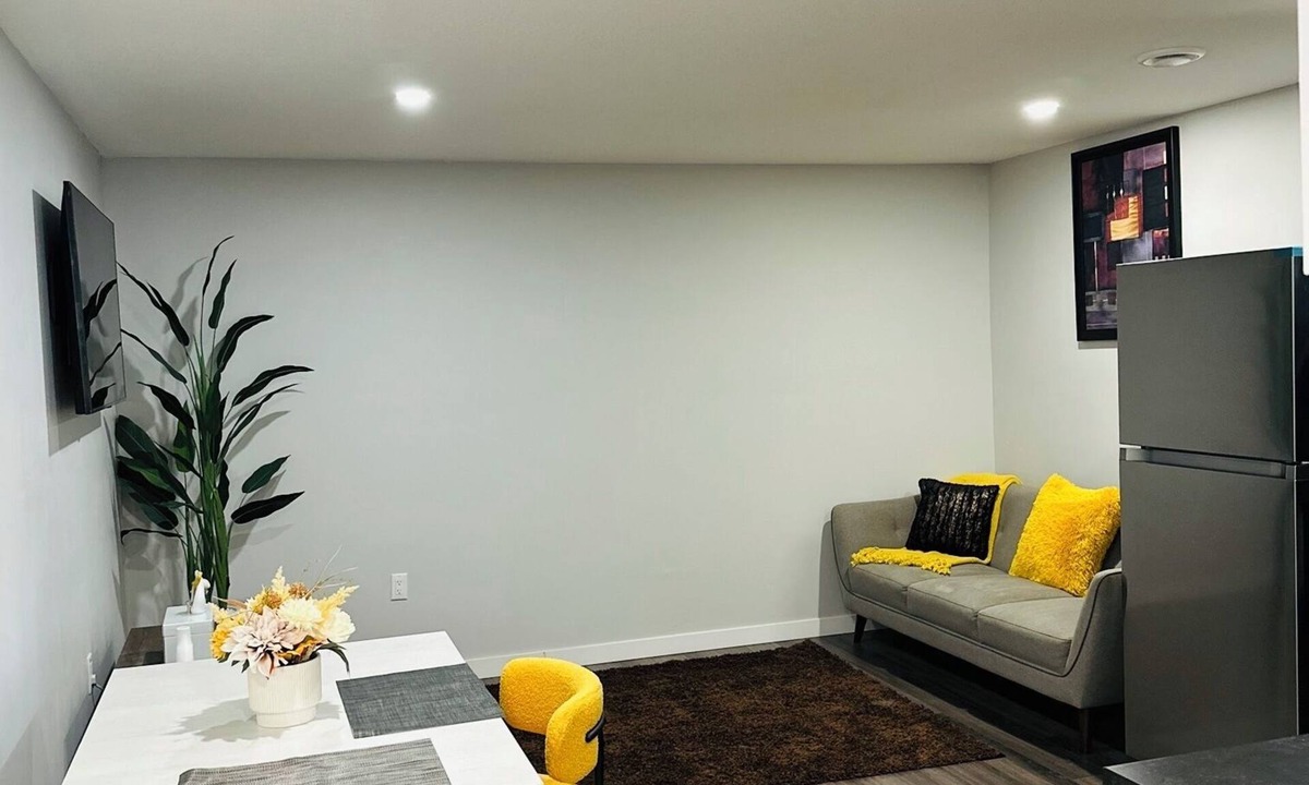 Regina House | Newly Built Cozy Basement Suite