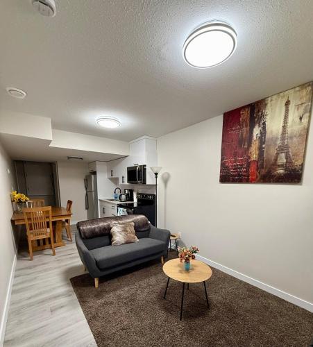 Regina Apartment | Newly Built Cozy Cove Suite