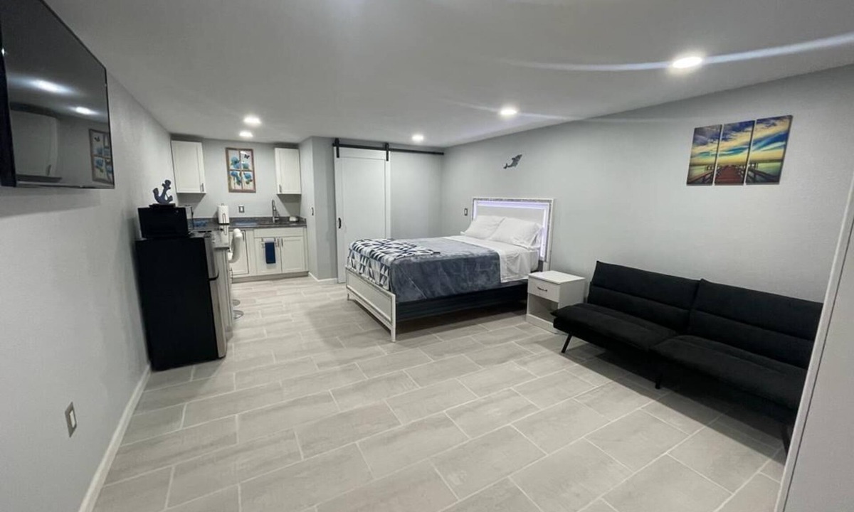 Nokomis Apartment | NEWLY BUILT COZY STUDIO B 7 MINUTES FROM NOKOMIS BEACH!
