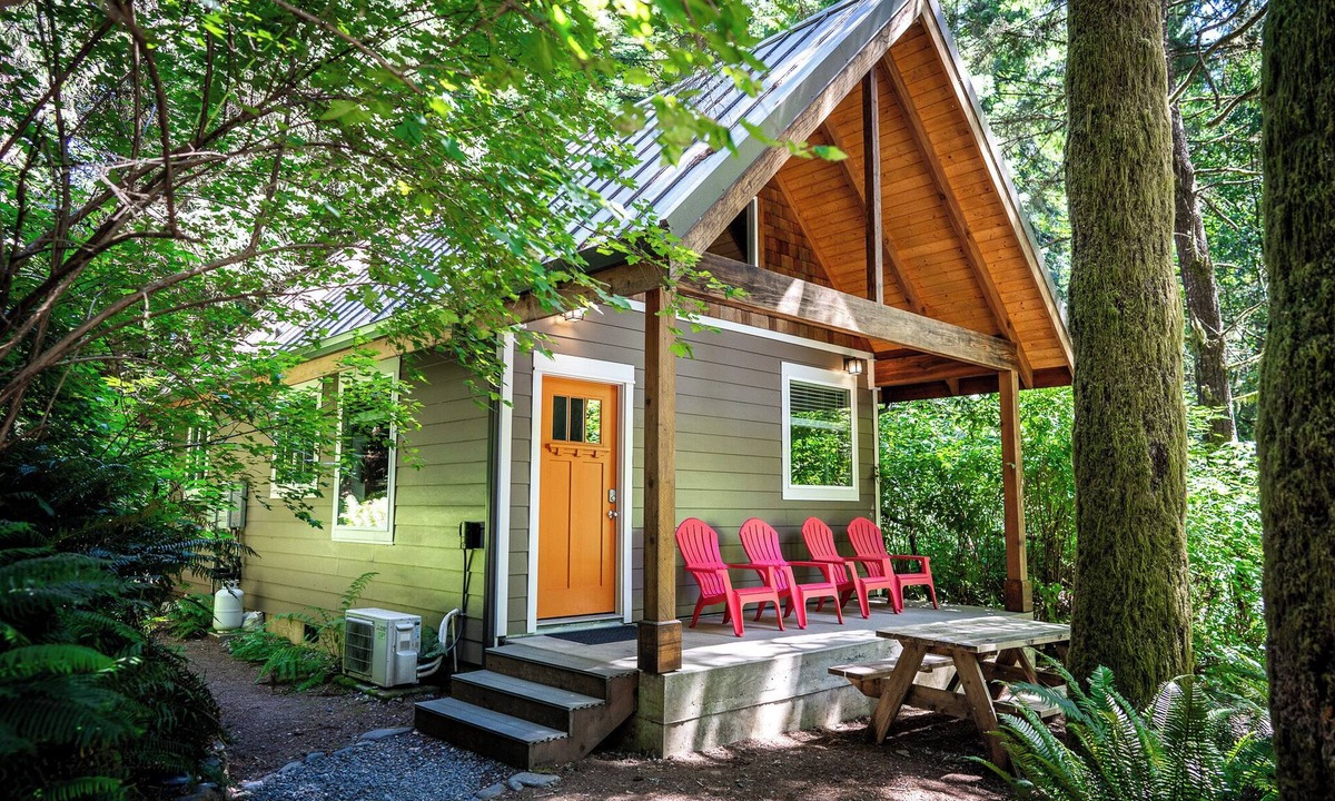 Crescent City Cabin | Newly built deluxe cabins, in a private redwood setting near the Smith River