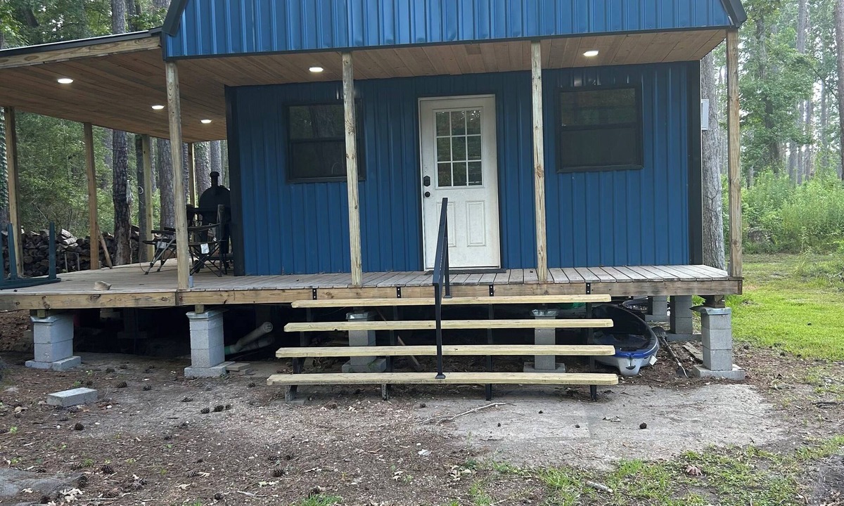 Zavalla Cabin | Newly built, fully furnished cabin located on Parker Point near Sandy Creek.