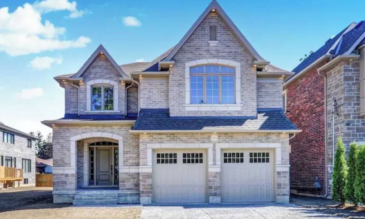 Oshawa House | Newly Built Gorgeous 4BD Custom Home Central Oshawa