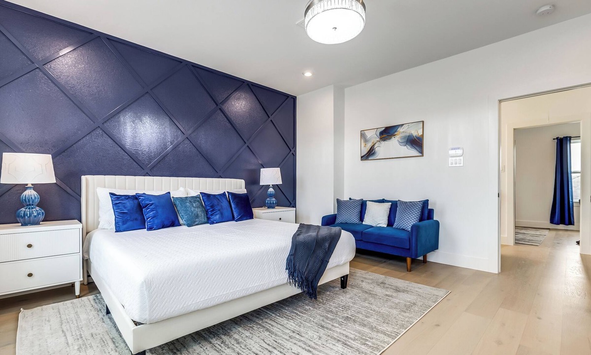 East Downtown Houston House | Newly Built Home - 2 Min to Downtown- Fenced Yard - Garage Access