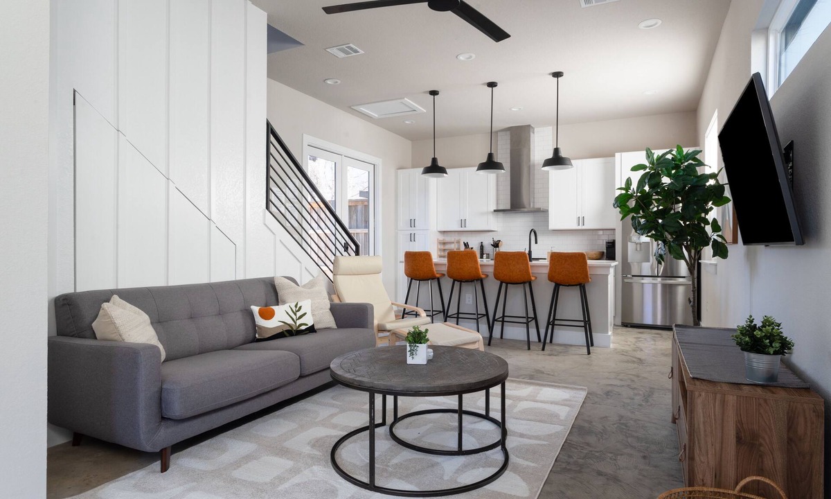 Brentwood House | Newly Built Home in Central Austin- 10 mins to downtown.