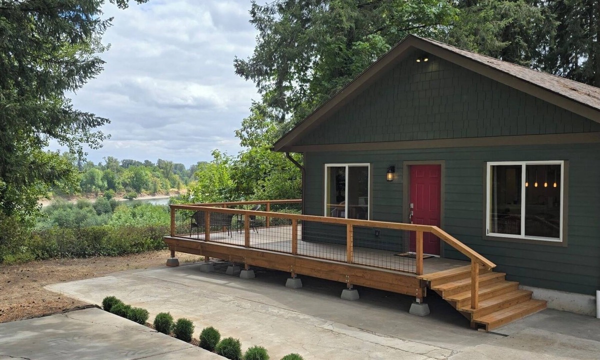 Salem House | Newly Built River View home with Total Privacy in Salem/McMinnville Wine Country