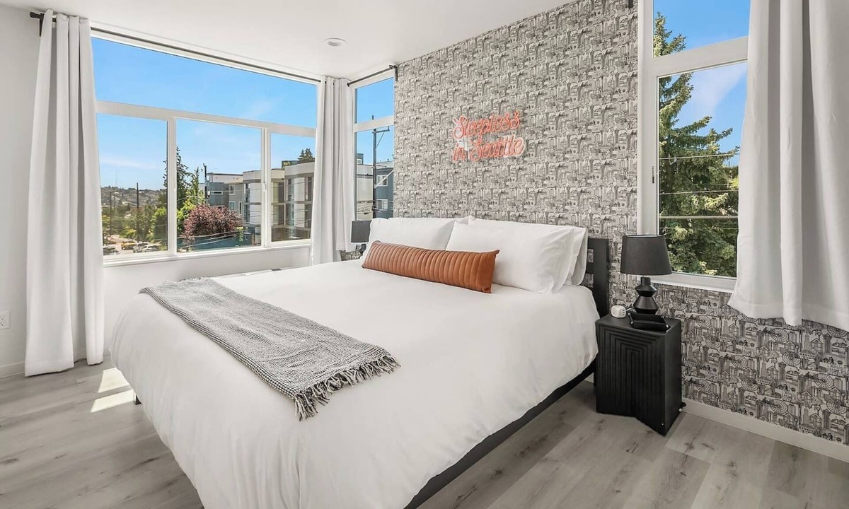 Fremont House | Newly Built Seattle Townhome w. Lake/Skyline Views