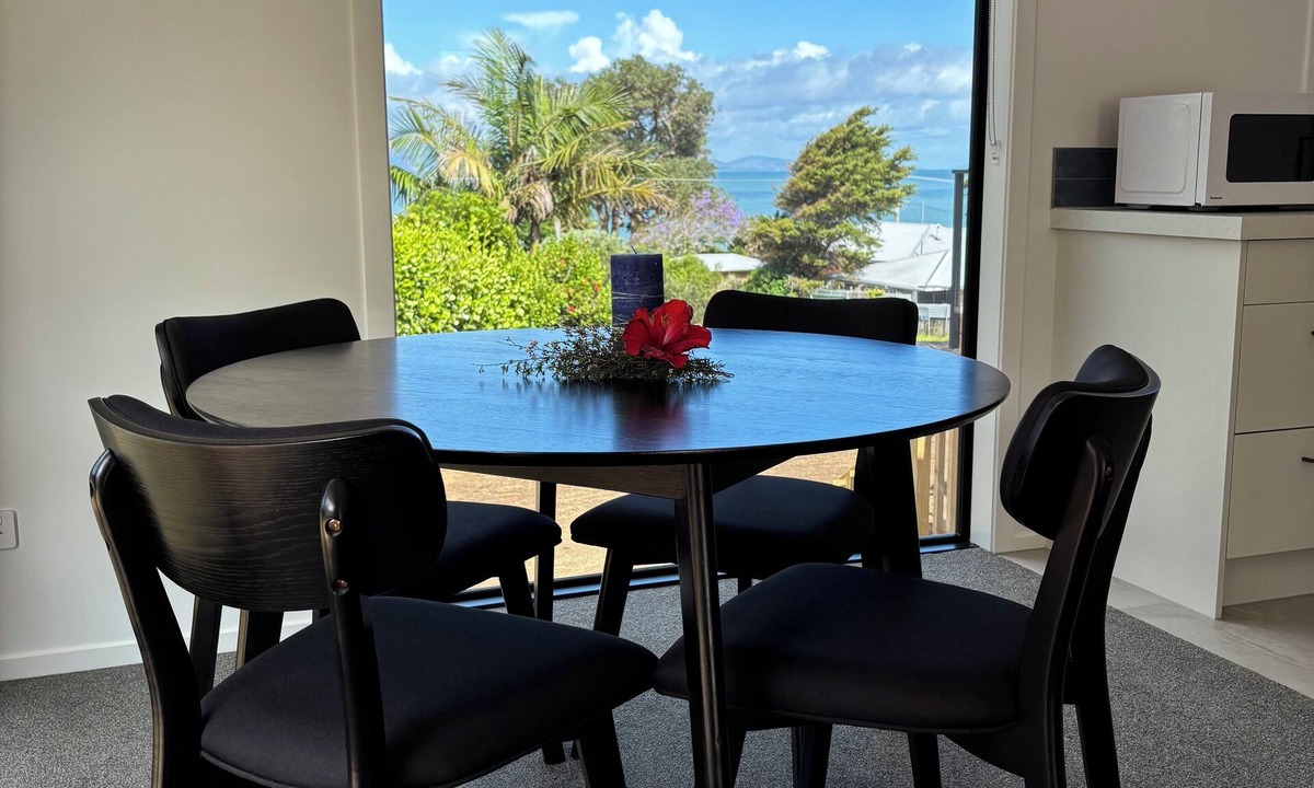 Whakatete Bay House | Newly built self-contained auxiliary unit in awesome Thornton Bay