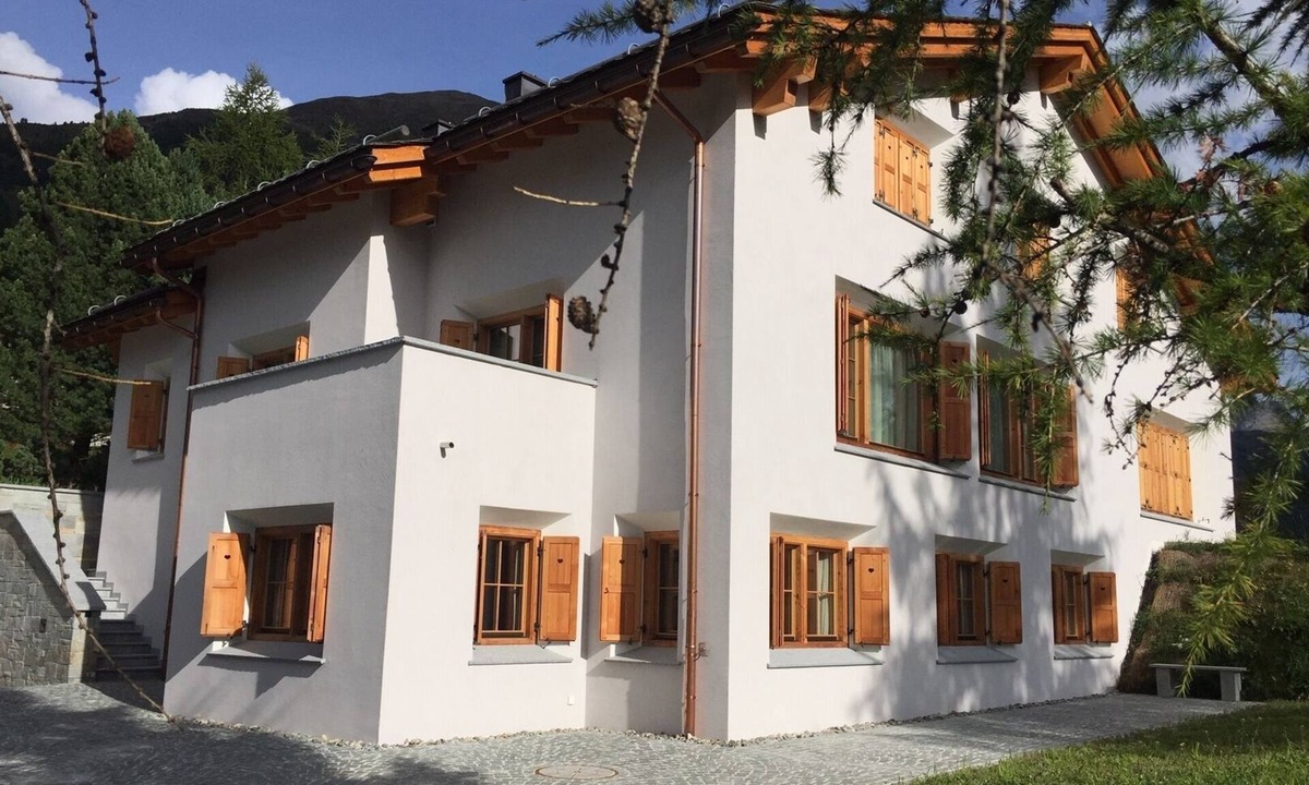 Samedan Apartment | Newly built, very nice villa with holiday apartment on the groundfloor.