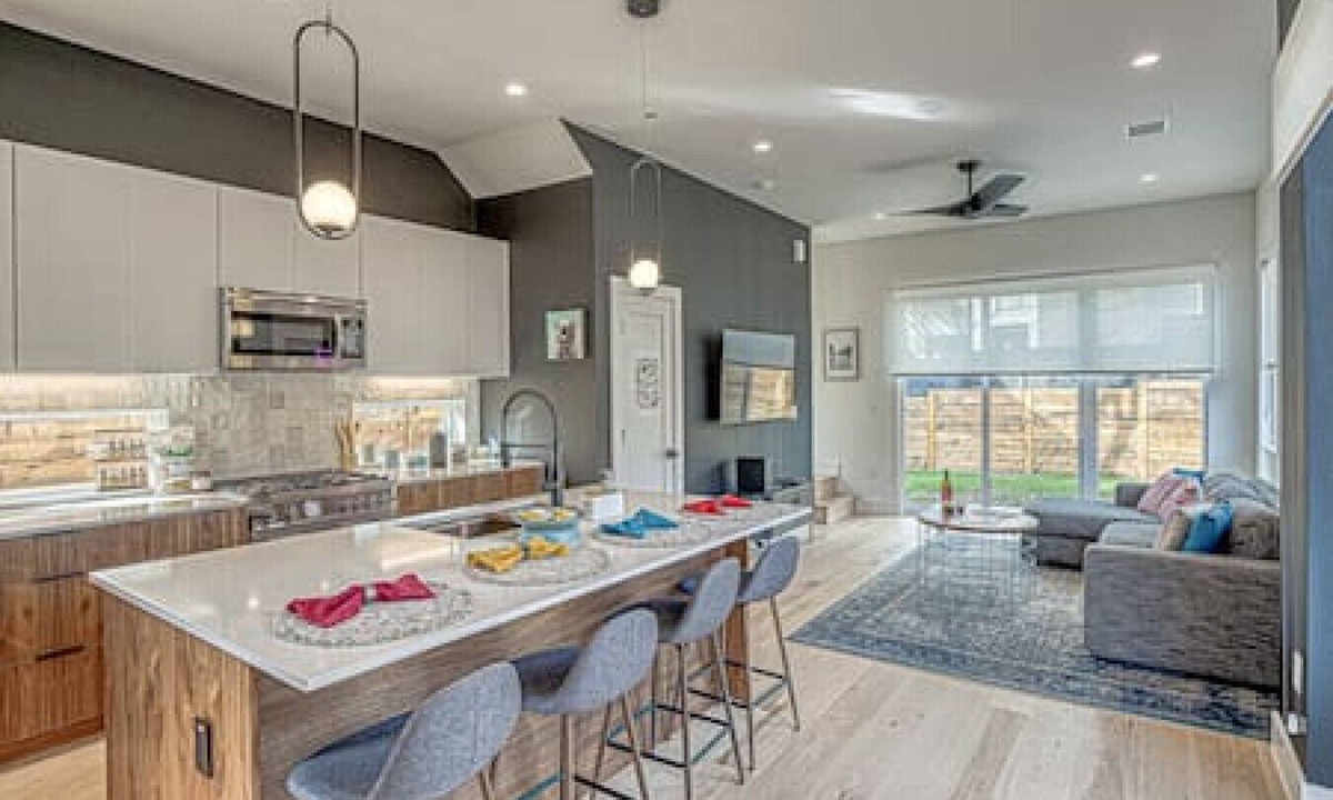 Chestnut House | Newly Constructed 2 BDRM I Work Remotely mins to DT