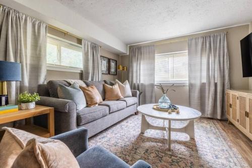 Westlake Apartment | NEWLY Listed! Westlake Stylish