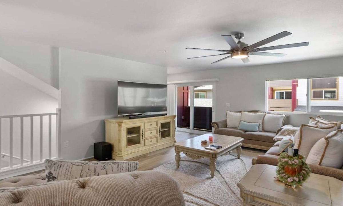 Ewa Condo | Newly Luxury Condo Oasis